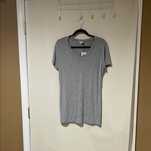 NWT POL Women's Gray V Neck Tee - Size Large